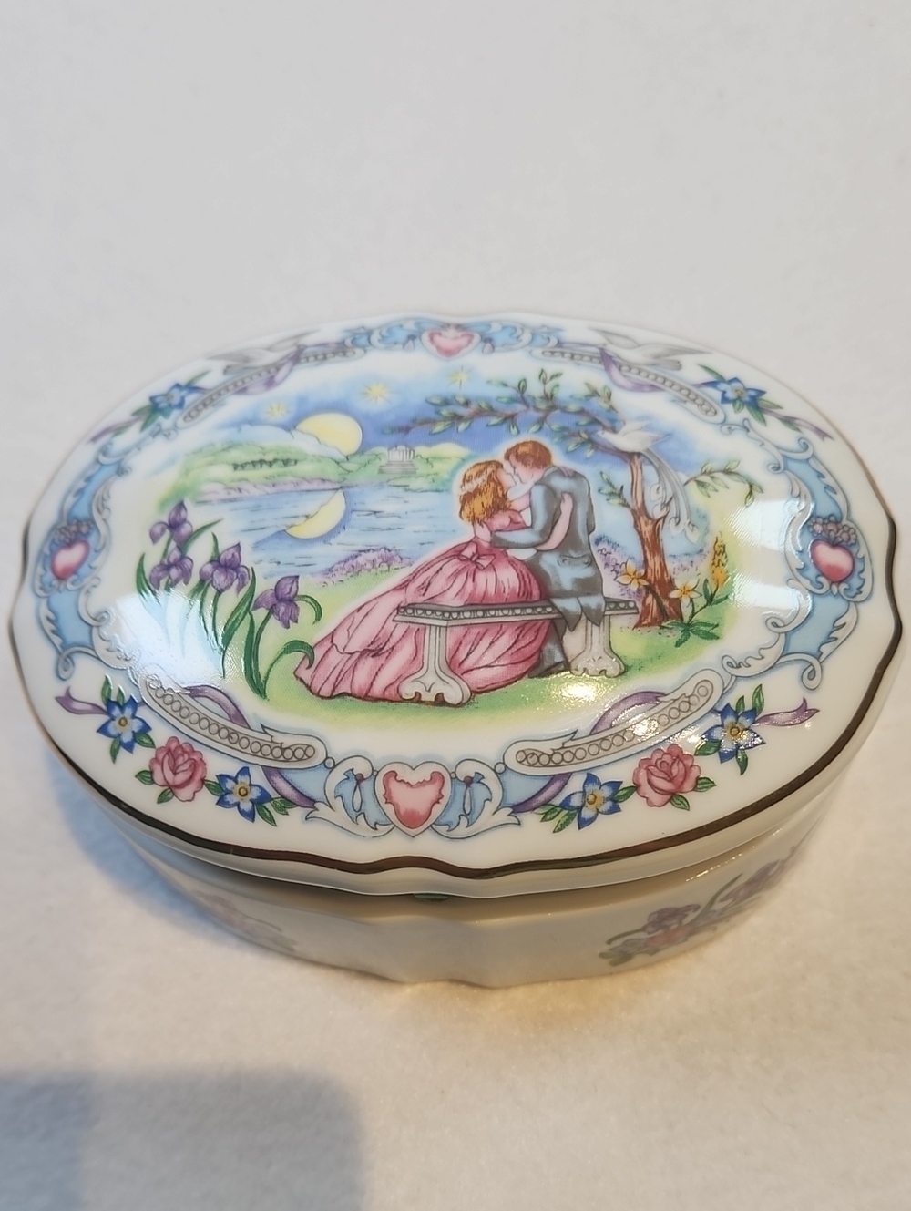 1989 Heritage House Valentine Serenades Trinket Music Box